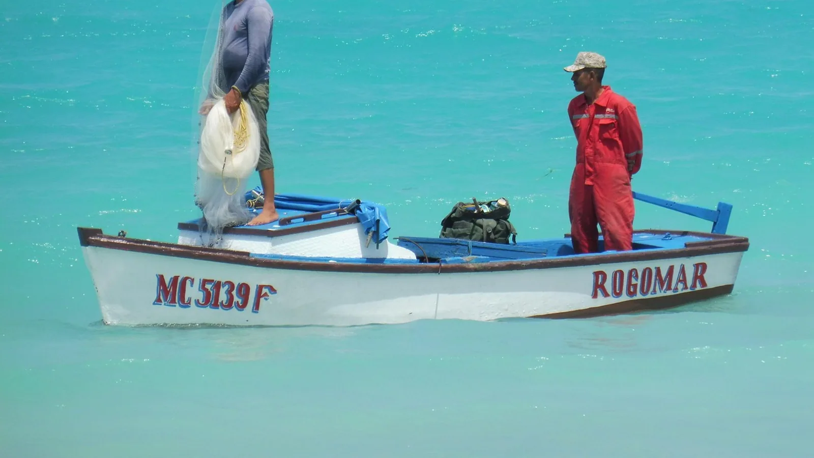 Quoi emporter sur un voilier aux Antilles : vêtements, chaussures et équipement de bord : photo de couverture pour illustrer cet article