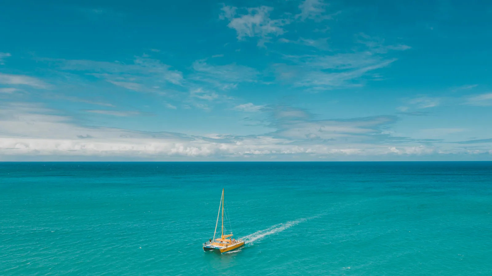 Croisière en voilier dans les Antilles françaises : choisir sa base, son rythme et ses escales : photo de couverture pour illustrer cet...