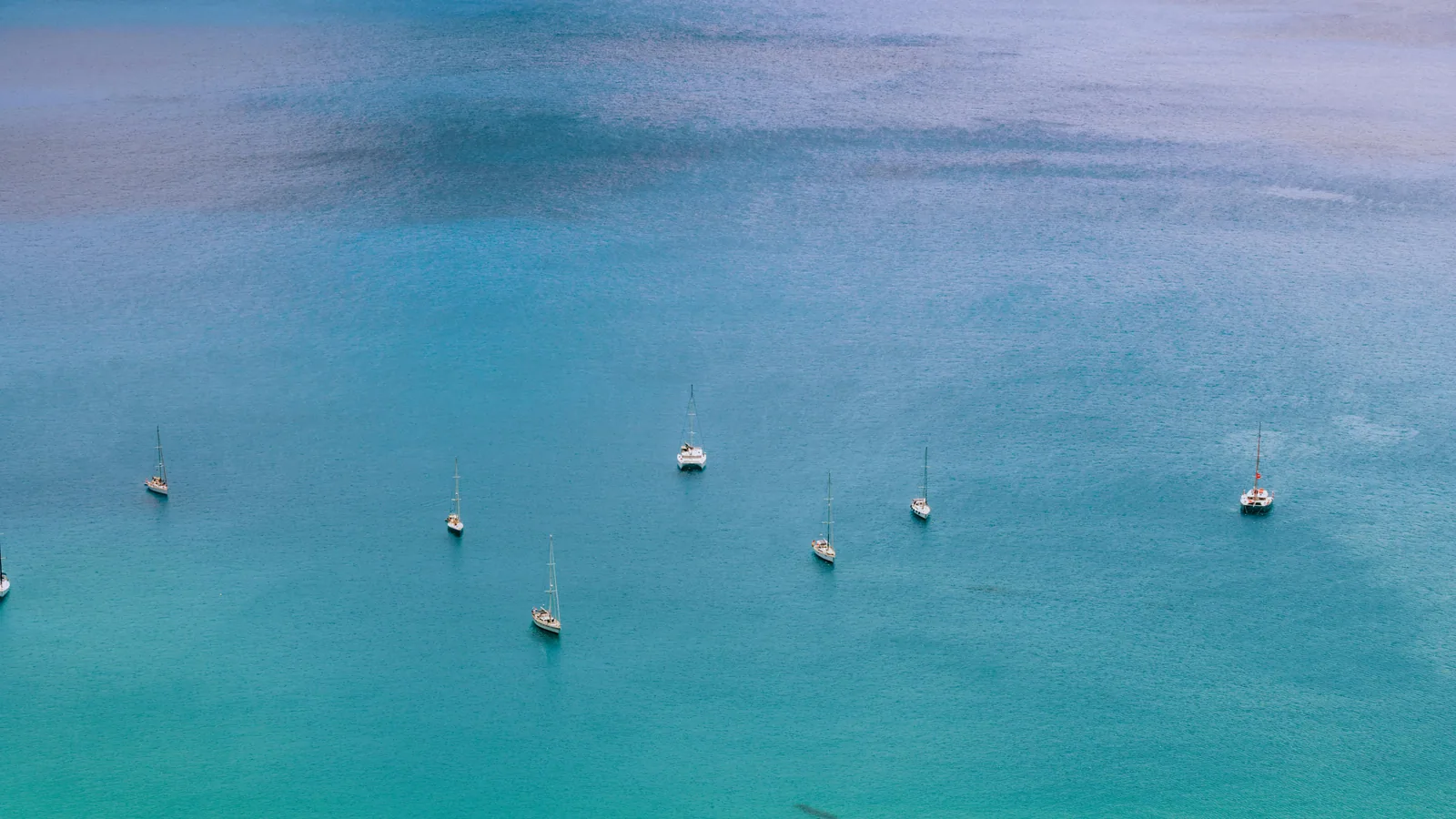 Les Saintes en voilier : escale, mouillages et rythme de navigation : photo de couverture pour illustrer cet article