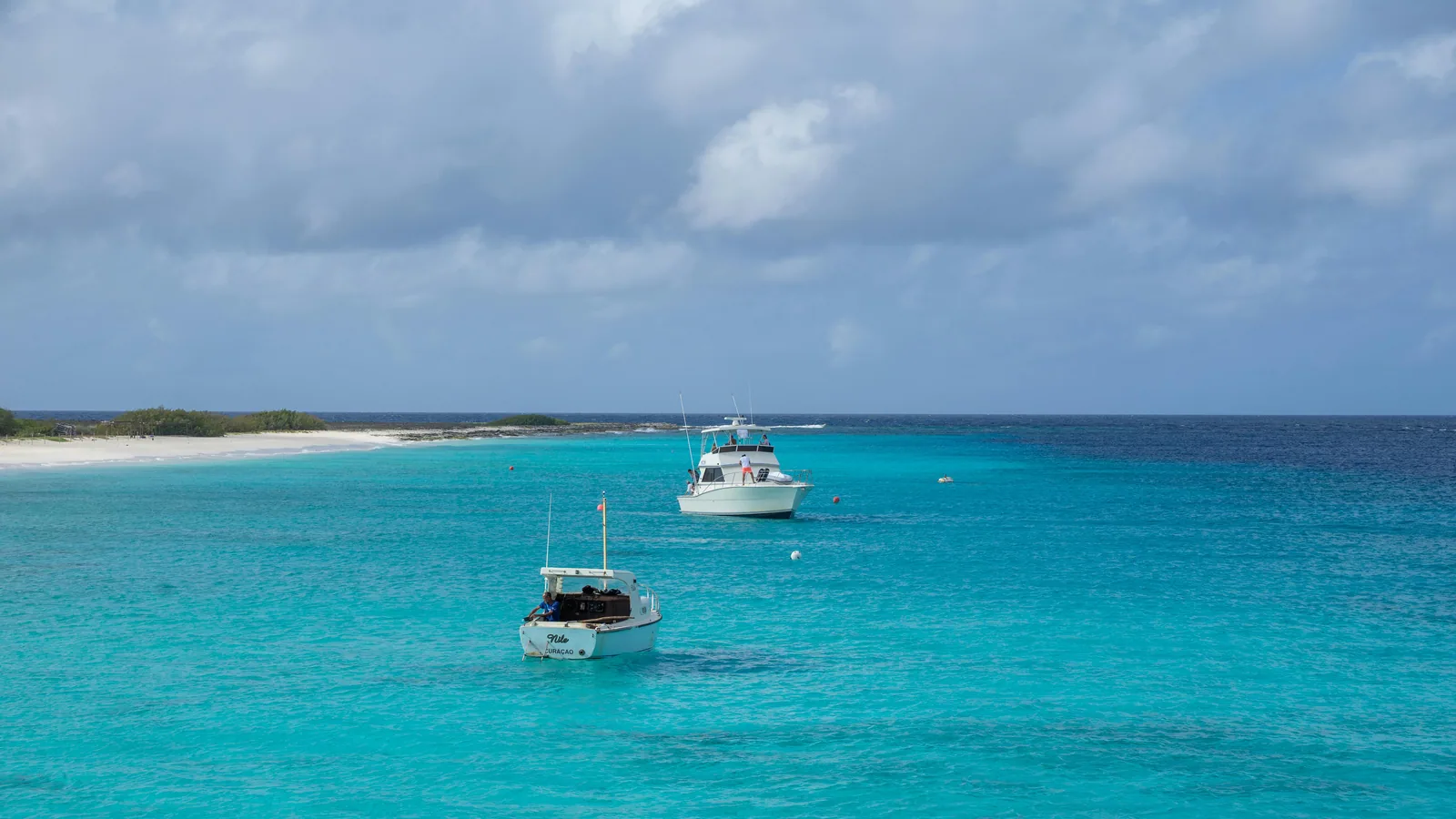 Location de bateau à la journée en Guadeloupe : pour quel programme, quel bateau et quel budget : photo de couverture pour illustrer cet...
