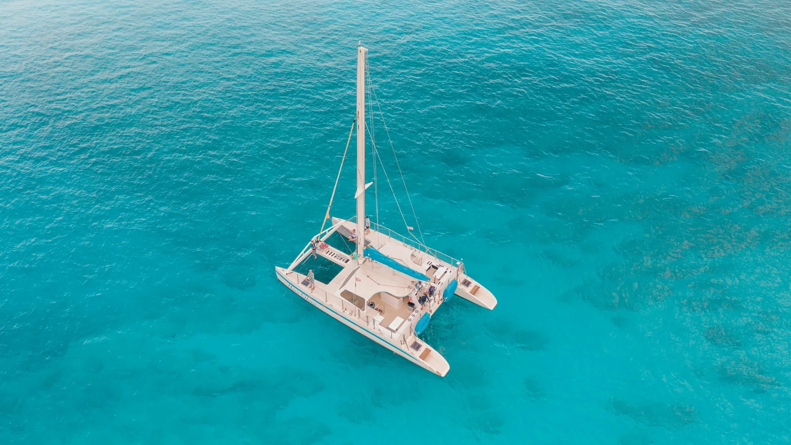 Catamaran avec skipper aux Antilles : le confort d'une croisière, à condition de bien comparer : photo de couverture pour illustrer cet...