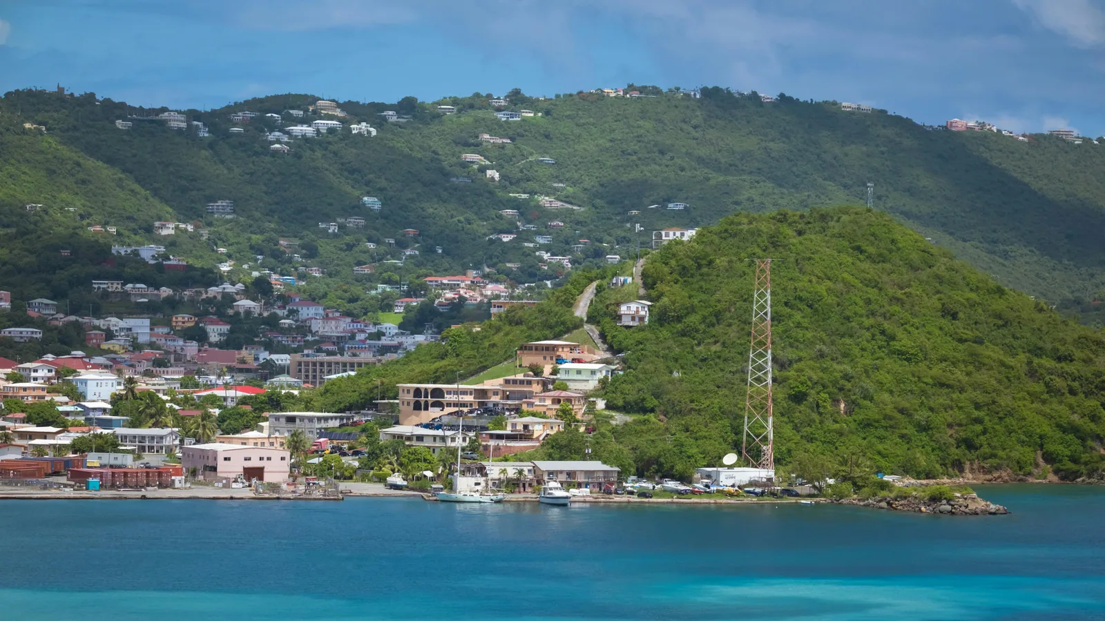 Louer un voilier en Guadeloupe avec skipper : pour qui c'est le bon choix et comment s'y préparer : photo de couverture pour illustrer...