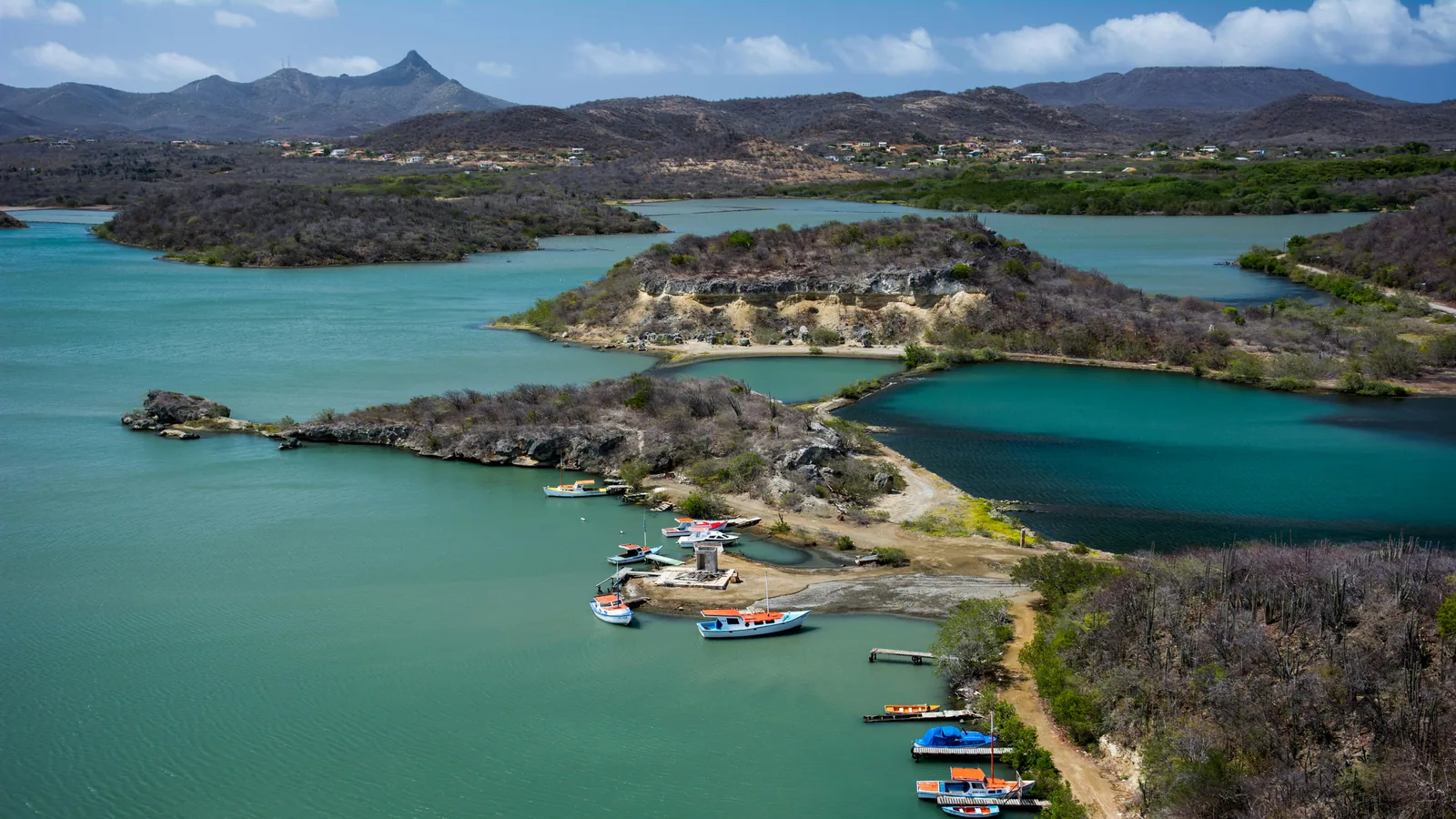Saint-Barth en voilier : escale chic, contraintes réelles et bonnes alternatives : photo de couverture pour illustrer cet article